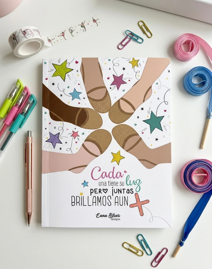 Portada cuaderno de cuadros Juntas brillamos aún más de Enna Blues diseñado para gimnastas de gimnasia rítmica conjuntos a la venta en Amazon